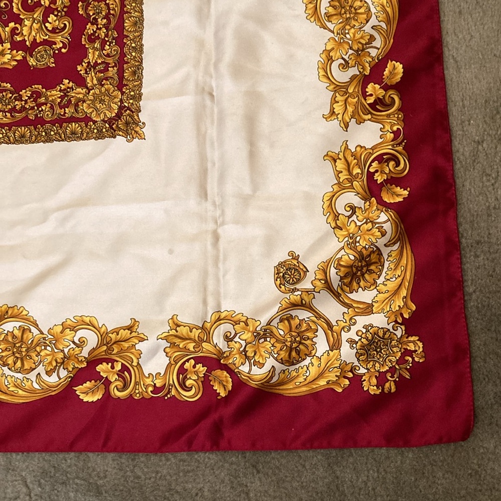 Elegant Red and Gold Baroque Style Scarf - Picture 9 of 15